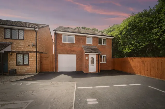 Witham Close, Taunton, photo 1