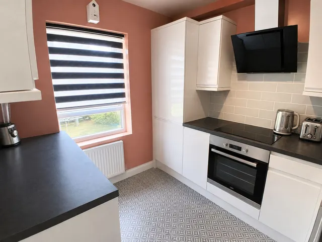 Photo 3 — Flat 3, 55 Cleveland Road, London, London, E18 2AE