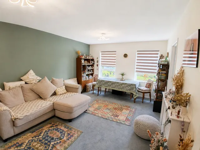 Photo 2 — Flat 3, 55 Cleveland Road, London, London, E18 2AE