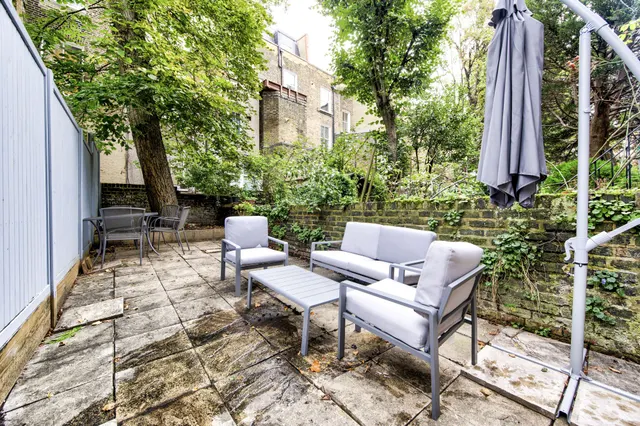 Photo 3 — Flat 2, 48 Eardley Crescent, London