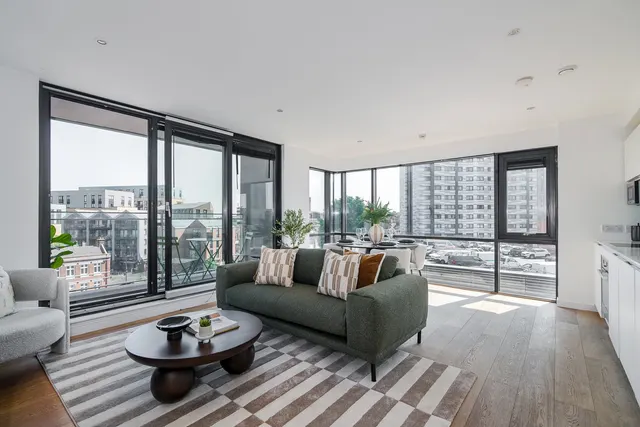 2 bedroom flat — Hardwicks Square, London, SW18 4HU