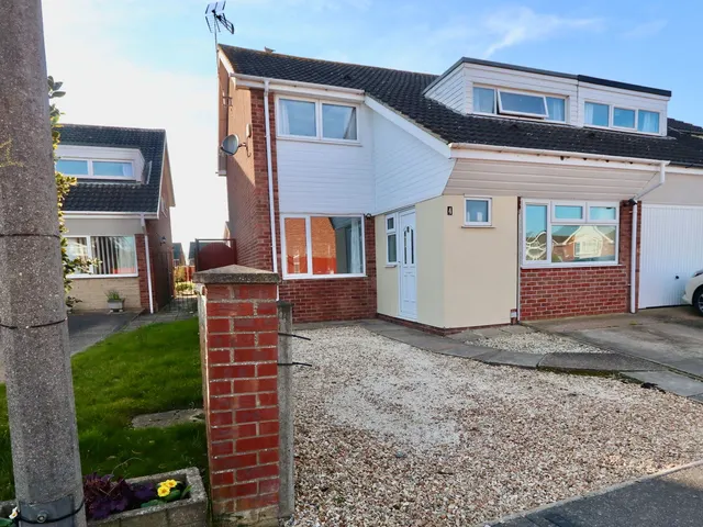 Maple Close, Gainsborough, DN21 2UA, photo 1