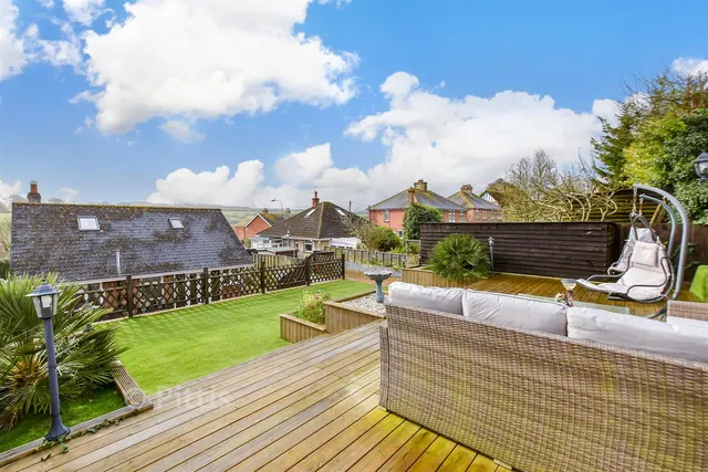 Clatterford Road, Newport, PO30, photo 2