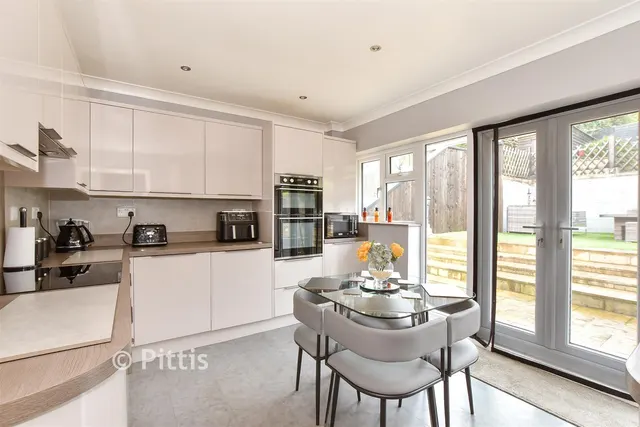 Clatterford Road, Newport, PO30, photo 3