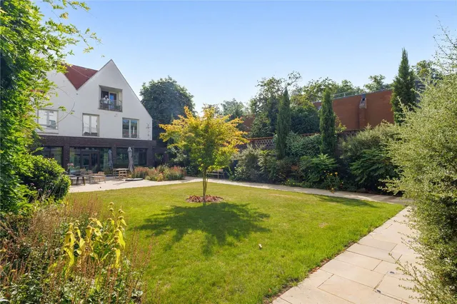 Photo 2 — Leyton Road, Harpenden, Hertfordshire, AL5 2FH