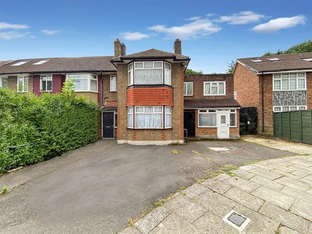 Selborne Gardens, Perivale, photo 1
