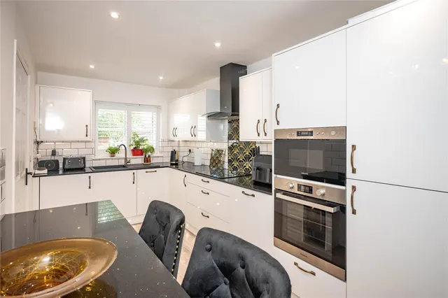 Photo 3 — Spire View, Bromsgrove, Worcestershire, B61 8DZ