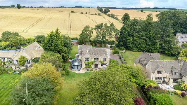 3 bedroom house, Westhall Hill, Fulbrook, OX18