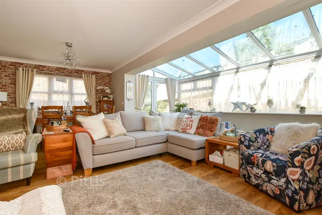 Summerhill Close, Sandown, PO36, photo 2