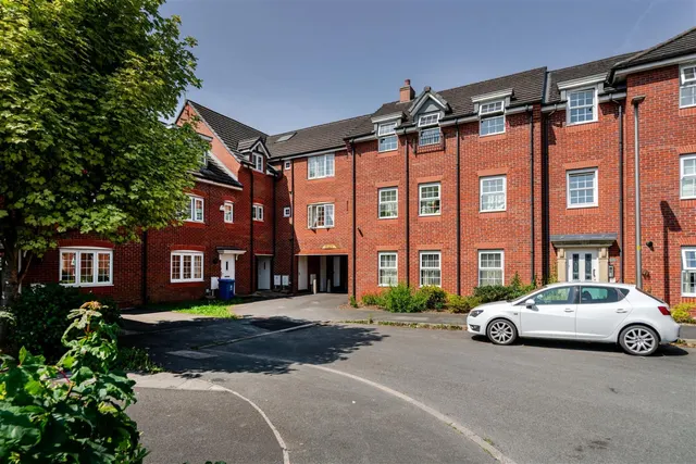 Brentwood Grove, Leigh, WN7 1UG, photo 1