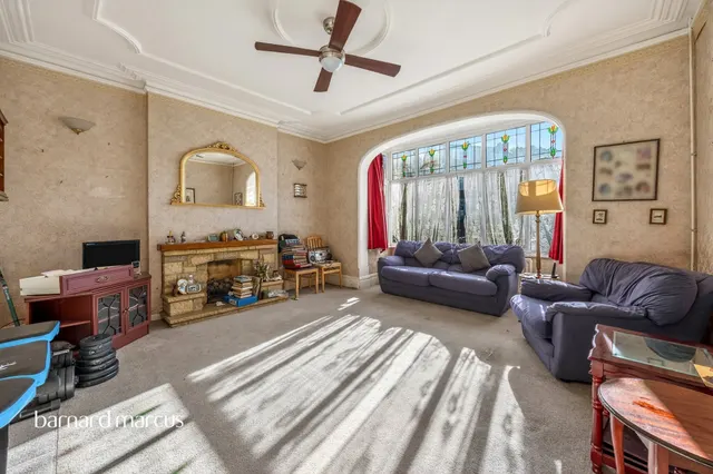 Photo 2 — Kendall Avenue, South Croydon