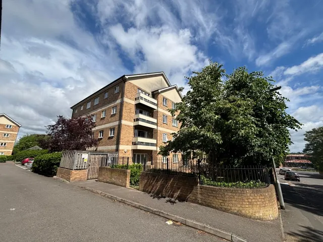 Branagh Court, Reading, RG30, photo 1