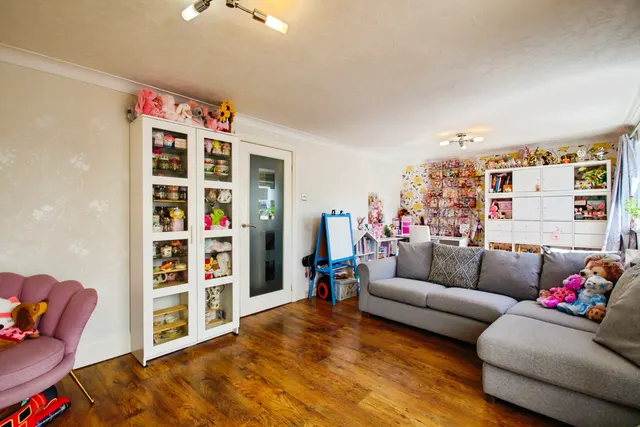 Photo 3 — Fern Close, Manchester