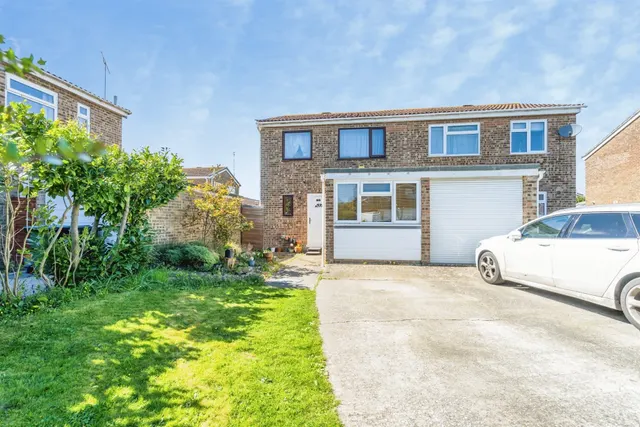 Addison Way, Bognor Regis, photo 1