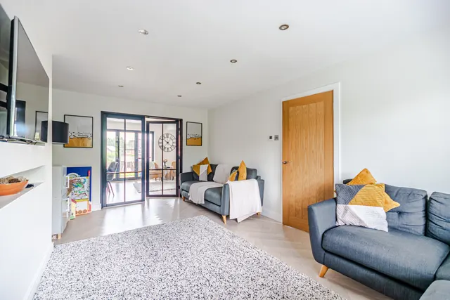 Hawthorne Gardens, Adel, LS16, photo 3