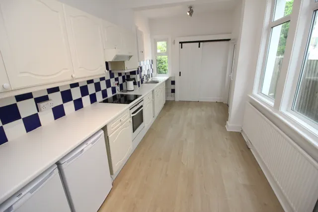 Photo 3 — Lynwood Drive, WORCESTER PARK, Surrey, Worcester Park, KT47AB
