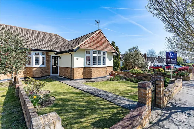 Brookmans Close, Upminster, RM14, photo 1