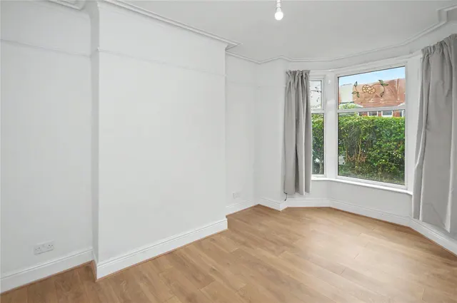 Grovehall Drive, Leeds, LS11, photo 3