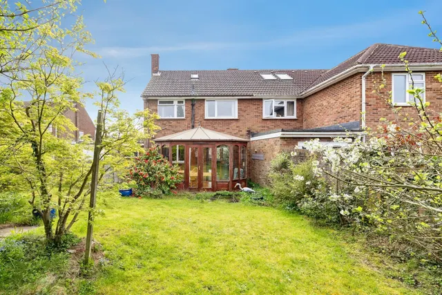 Photo 3 — Farm Way, Bushey