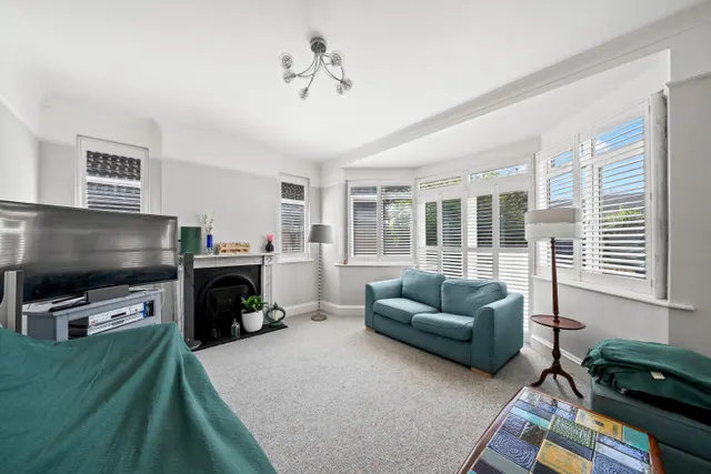 Photo 2 — Boscombe Road, WORCESTER PARK, Surrey, Worcester Park, KT48PJ