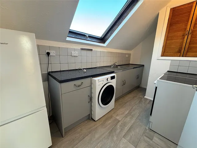 Brighton Road, Purley, CR8, photo 2