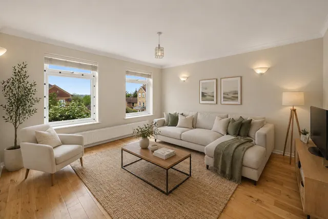 Grove Avenue, Hanwell, W7 3EX, photo 1