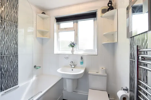 Photo 3 — Rosendale Road, West Dulwich, London, SE21