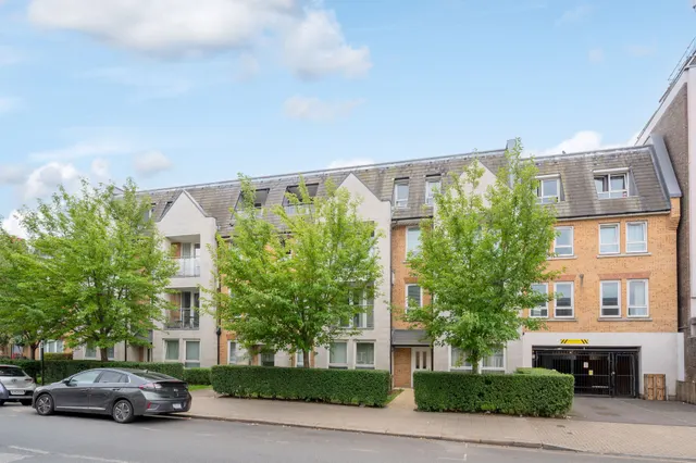 Photo 3 — 6 Westwood House, 47 Old Devonshire Road, London