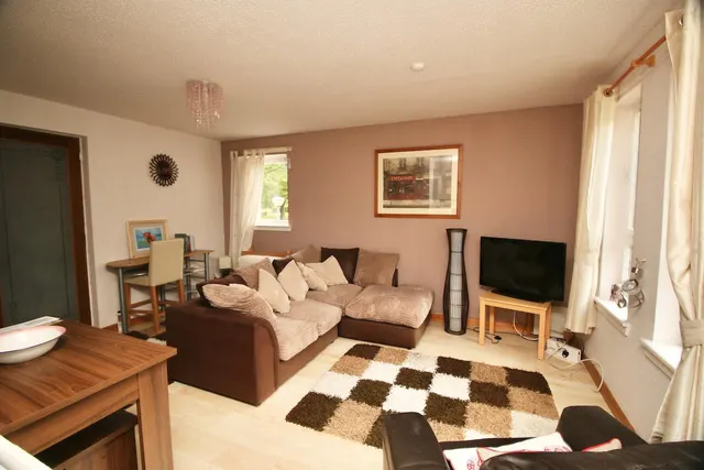 Photo 2 — North Woodside Road, Glasgow, G20 6LX