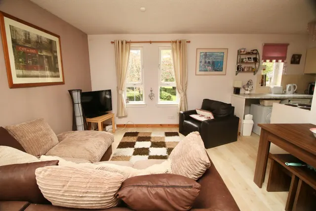 Photo 3 — North Woodside Road, Glasgow, G20 6LX