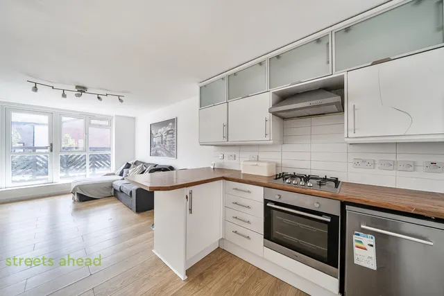 Derwent Road, London, SW20, photo 3
