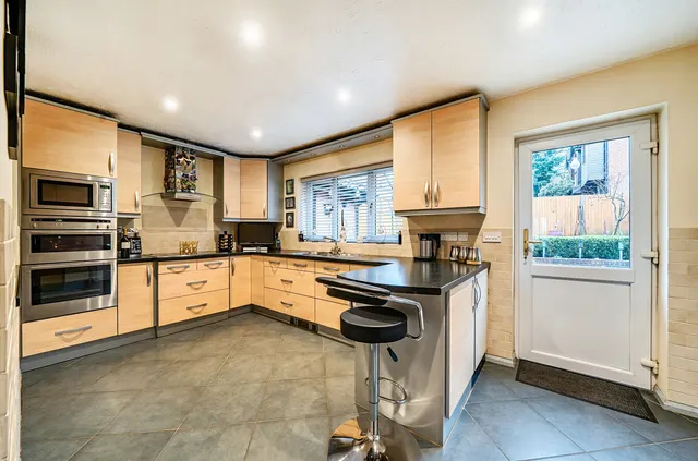 Photo 3 — Waggoners Hollow, Bagshot, Surrey, GU19 5RE
