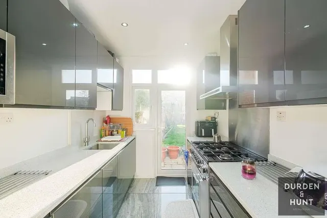 Cavendish Gardens, Barking, IG11, photo 2