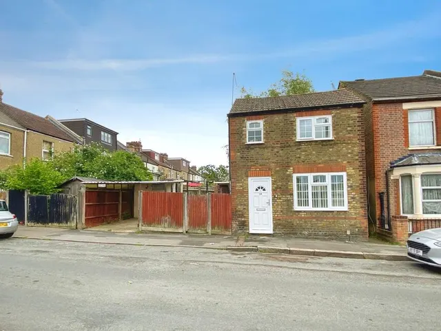 Photo 2 — Benskin Road, Watford, Hertfordshire, WD18