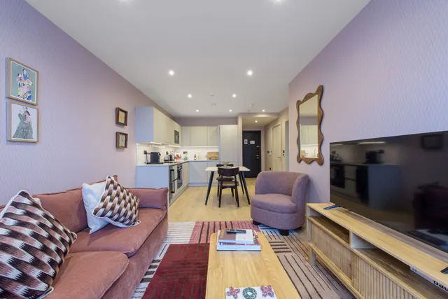 Flat 47, Dovecote House, London, photo 1