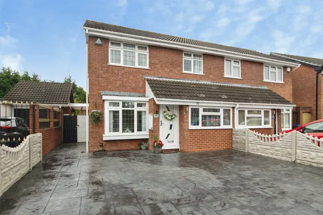 Wooding Crescent, Tipton, DY4, photo 1