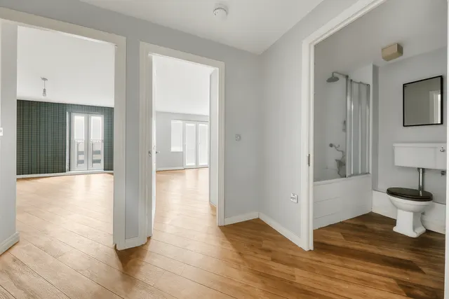 Flat 5, 37 Broomfield Street, London, E14 6BX, photo 1
