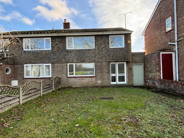 3 bedroom house — Deanery Hill, Braintree, CM7 5SS