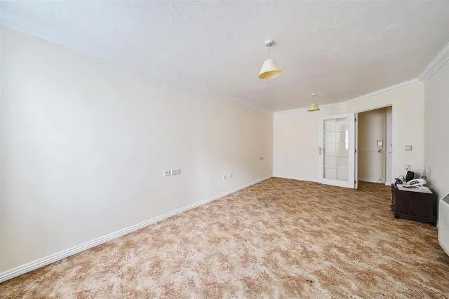 Victoria Road, Farnborough, GU14, photo 3