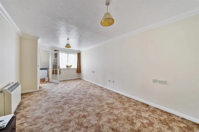 Victoria Road, Farnborough, GU14, photo 2