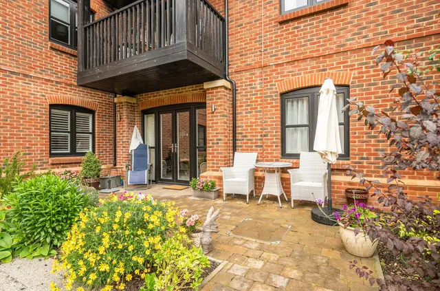 Mortimer Drive, Romsey, SO51, photo 1