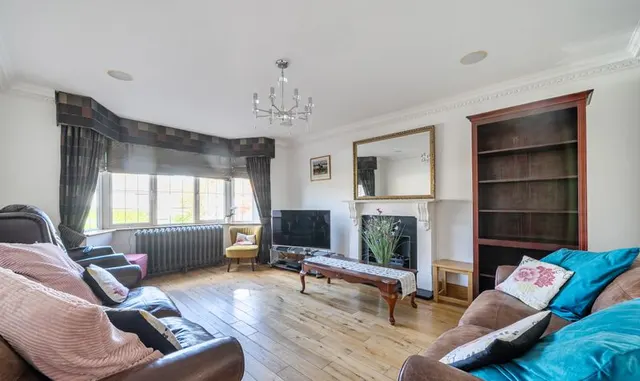 North View Crescent, Epsom, KT18, photo 3