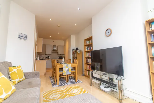 Photo 2 — Flat 5 26 De Montfort Street, Leicester, LE1 7GD