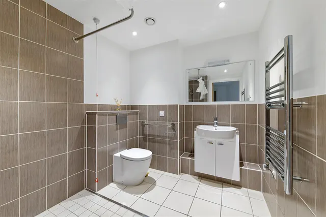 Kingston Road, Raynes Park, SW20, photo 2