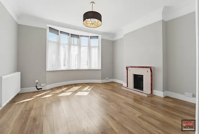 Wolsey Road, Ashford, TW15, photo 2