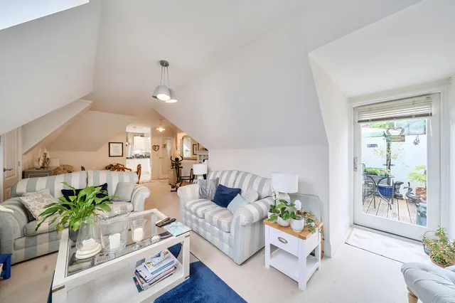 Photo 2 — Gloucester Court, Rickmansworth, WD3