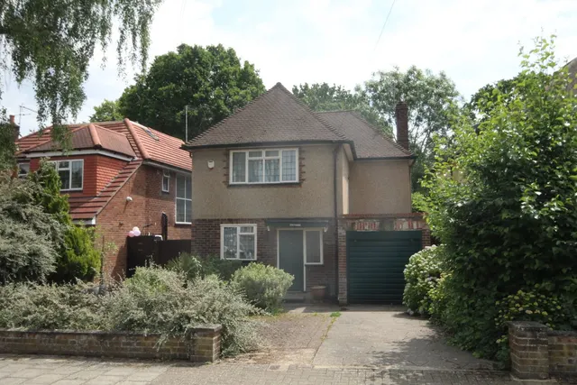 Cuckoo Hill Drive, Pinner, HA5, photo 1
