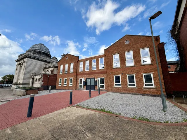 Horninglow Street, DE14, photo 1