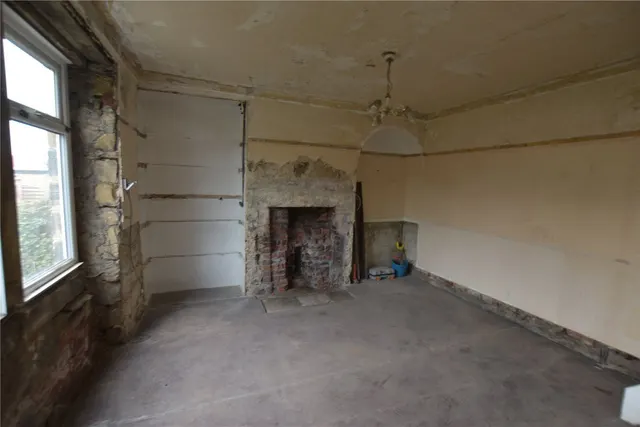 Hawthorn Crescent, Yeadon, LS19, photo 2