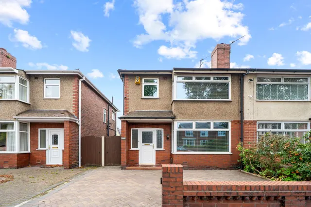 Holden Road, Leigh, WN7, photo 1
